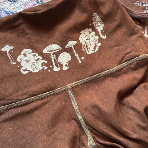 Purusha people Beaver Shrooms leggings set XS - mushrooms! - Picture 4 of 5